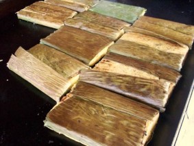 (2) Bolo Assado na Folha da Bananeira