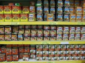 Gôndola repleta de Kitute - Supermercado em Manaus (AM)