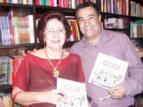 Ceneide Cerveny (Organizadora e Coautora) e Jair Lourenço (Coautor) no lançamento de Terapeutas na Cozinha