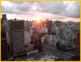 ...vista para uma São Paulo com céu não de Sueli, mas com direito a um pôr do sol...